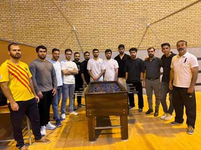 رقابت داغ دانشجویان پسر در مسابقات فوتبال‌دستی 